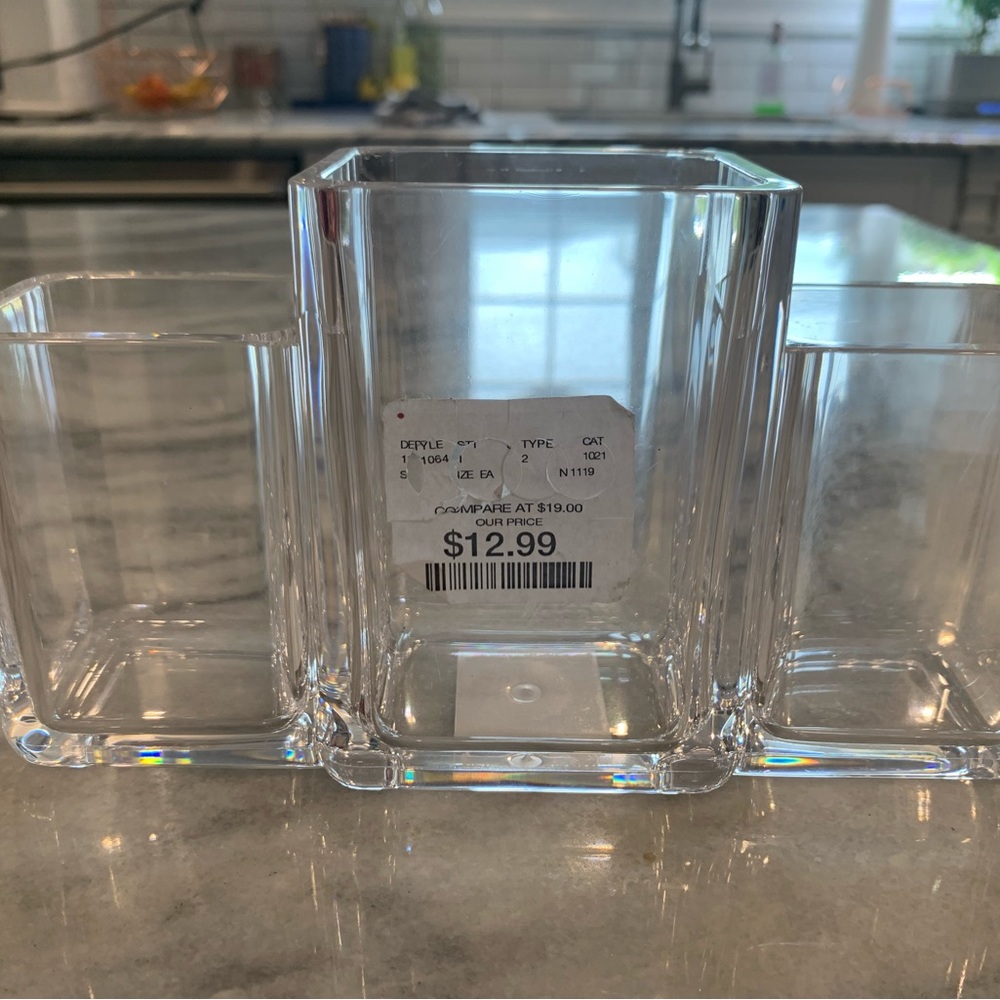NWT COSMETICS/BRUSH ORGANIZER